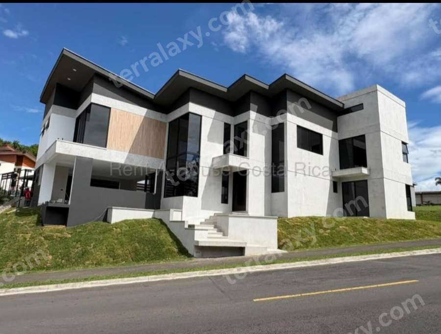 Casa moderna en Tierras del Café, Ulloa, Heredia