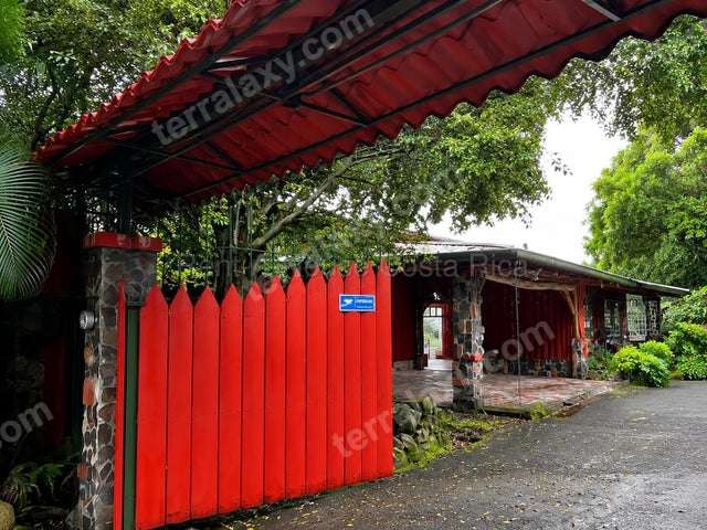 Venta de Casa en San Antonio de Escazú. RAH 27-508 USO MIXTO