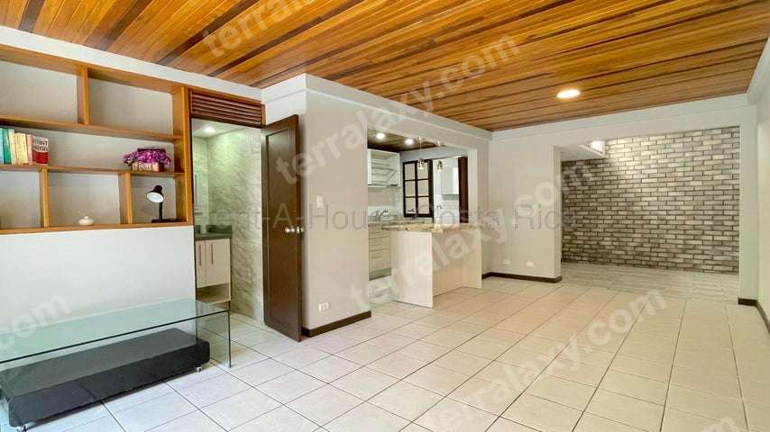 Venta de Propiedad con 4 Apartamentos en Montelimar, Calle Blancos. RAH 27-933