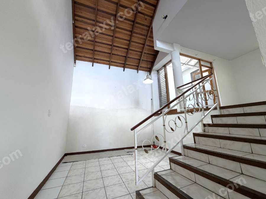 Casa en venta Guadalupe Goicoechea con Ubicación Céntrica: 244 m²🏡✨ 3 Habitaciones + Oficina