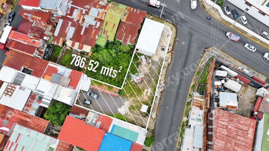 VENTA Lote Comercial Esquinero en Tibás –786 m²– Alta Exposición Vehicular