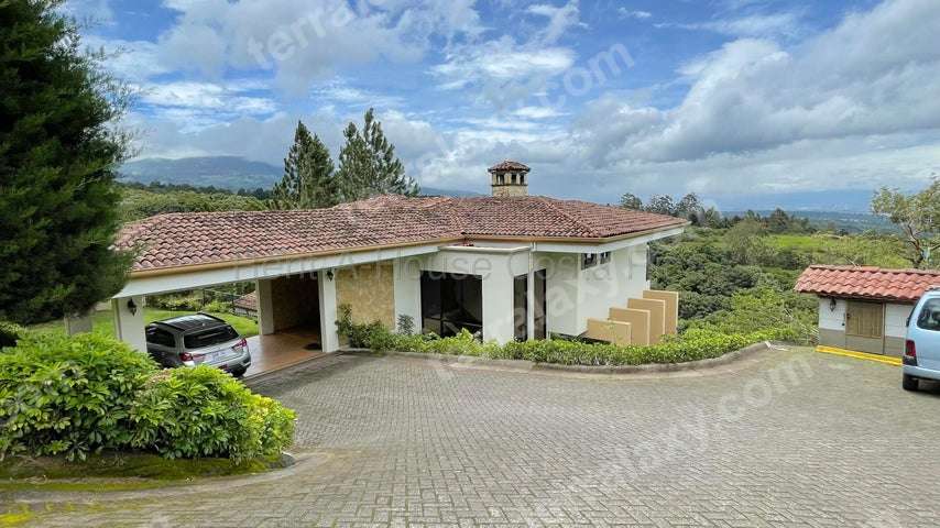 casa con vista en Poás Alajuela