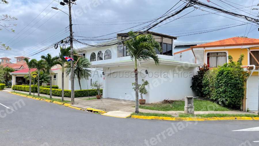 Hermosa casa en Venta en Los Arcos Heredia