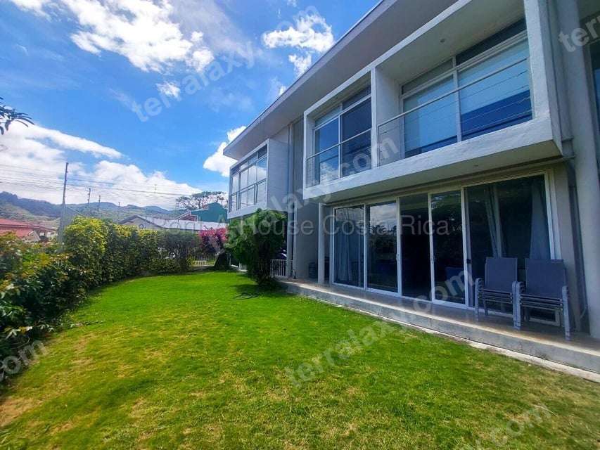 Venta de Casa en Piedades de Santa Ana. RAH 26-1779