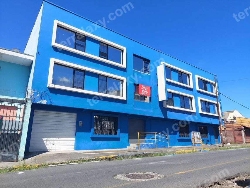 Venta de Edificio de 3 PISOS en Catedral-San José. RAH 27-375