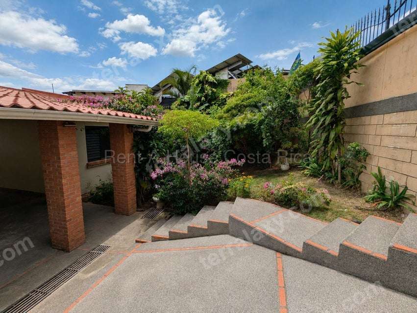Venta de Casa en San Rafael de Escazú. RAH 27-406