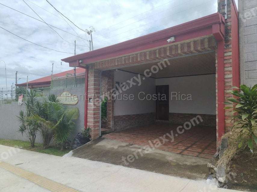Venta de Casa en Mercedes de Heredia. RAH 27-404