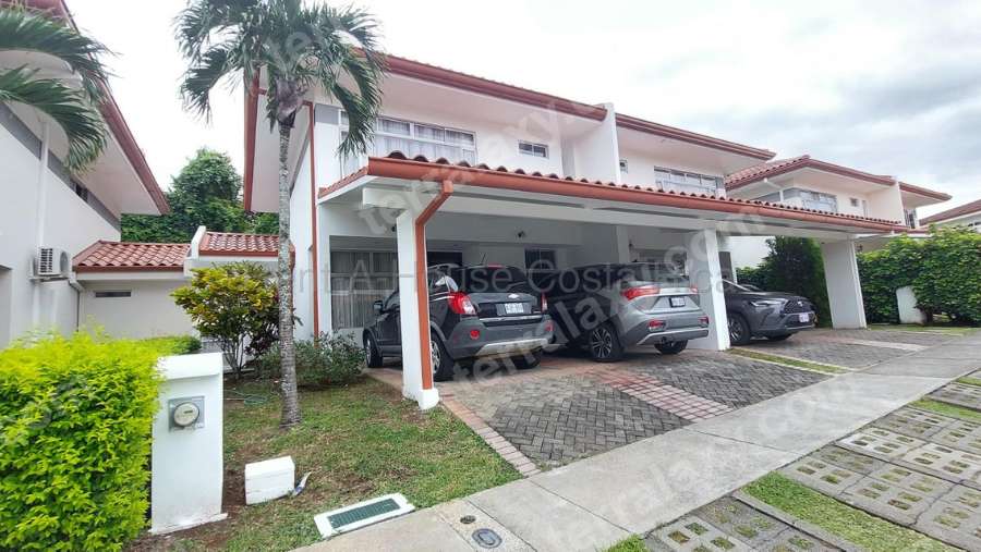 Venta de Casa en Condominio Hacienda Colón. RAH 26-2134