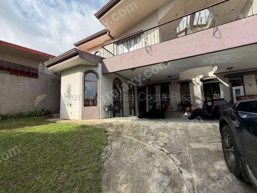 Alquiler de Casa AMUEBLADA en San Isidro de Heredia. RAH 27-3