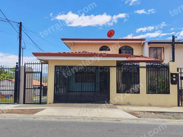 Venta de Casa + APTO en San José de Alajuela. RAH 27-368