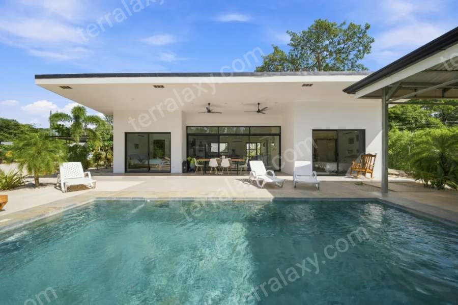 VILLA CALMA | RESIDENCIA CONTEMPORÁNEA CON PISCINA PRIVADA