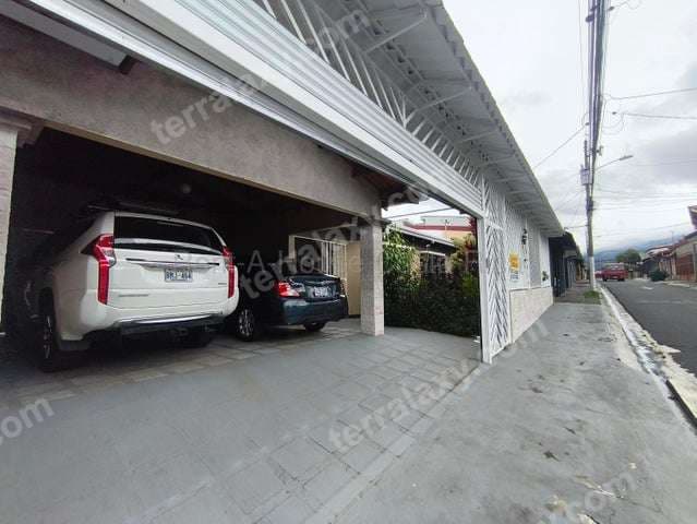 Venta de Residencia Contemporánea en Mercedes Norte, Heredia. RAH 27-541