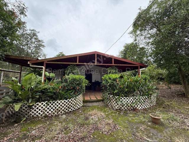 Venta de Casa en Ajenjal-Paraíso, Santiago, Cartago. RAH 27-271