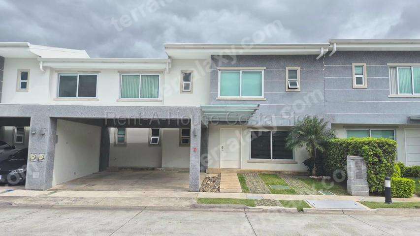 Venta de Casa en Piedades de Santa Ana. RAH 27-716