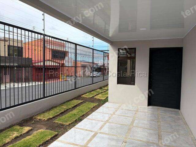 Venta de Casa Esquinera en Tibás-San Juan. RAH 27-227