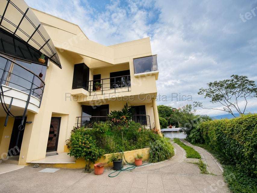 Alquiler de LUJOSA Casa en Altos de Carrizal, Escazú. RAH 27-142