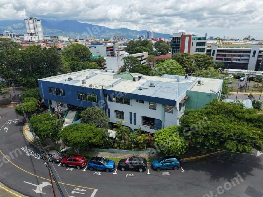 VENDO EDIFICIO DE 3 PISOS EN GOICOECHEA.